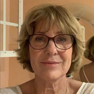 Meet your Posher, Deborah